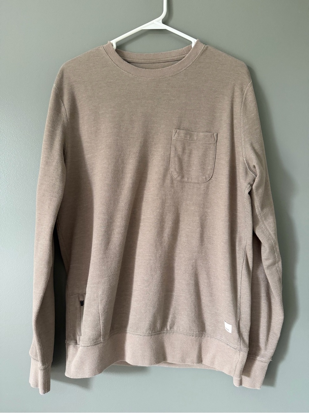Vuori Jeffreys Pullover Long Sleeve Shirt Sweatshirt Taupe Gray Mens Medium V218